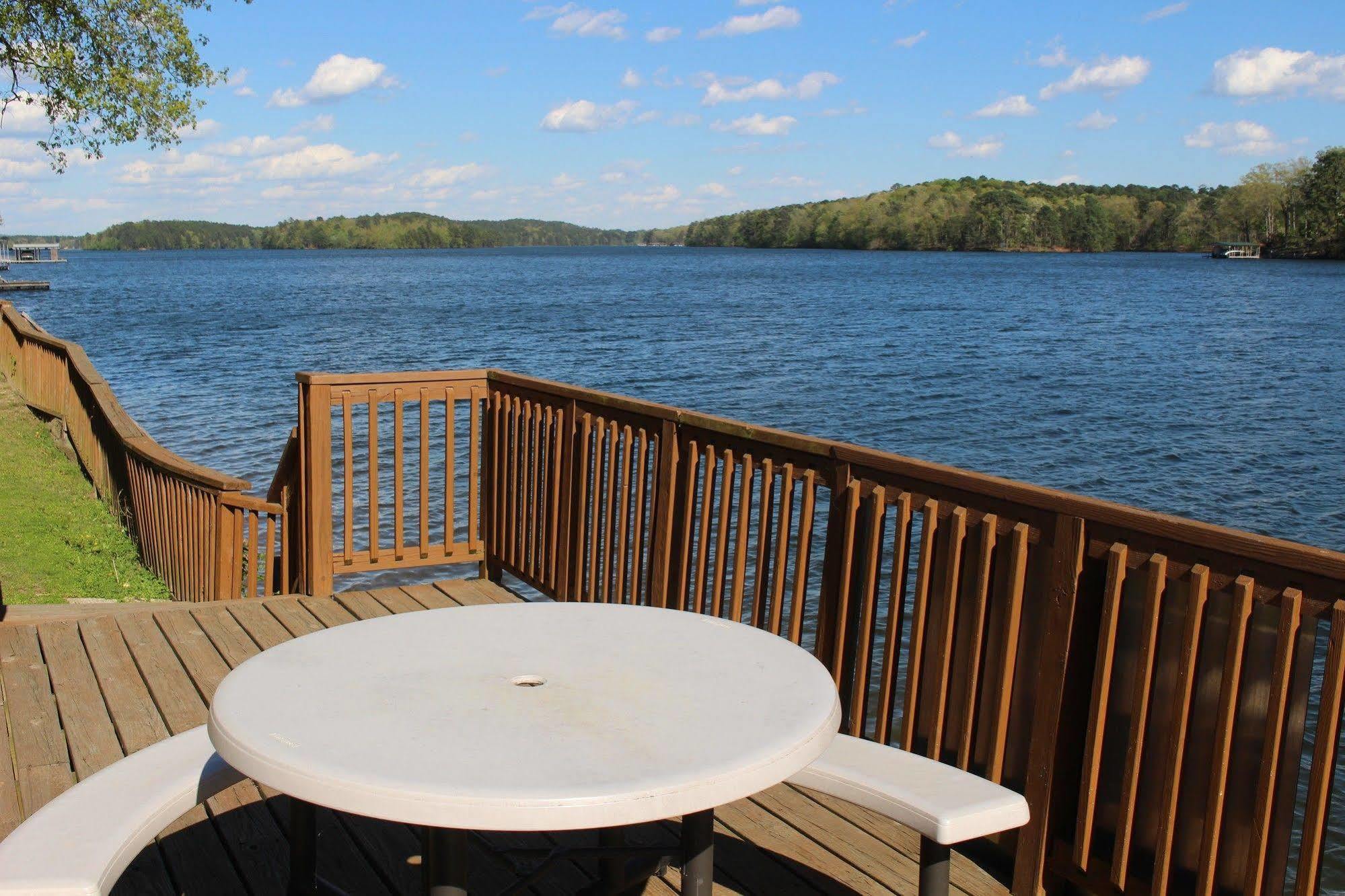 The Wharf Resort Lake Hamilton Extérieur photo